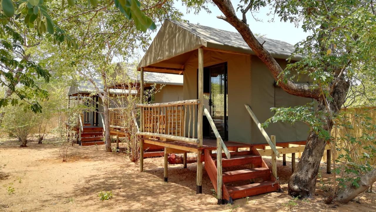 Elephant Trail Guesthouse And Backpackers Kasane Exterior foto